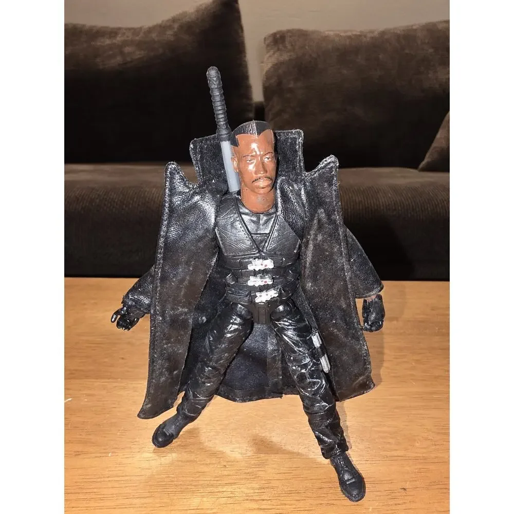 Toy Biz Marvel Legends Series V Blade Super Poseable Figure w/ Sword & Bike Vtg